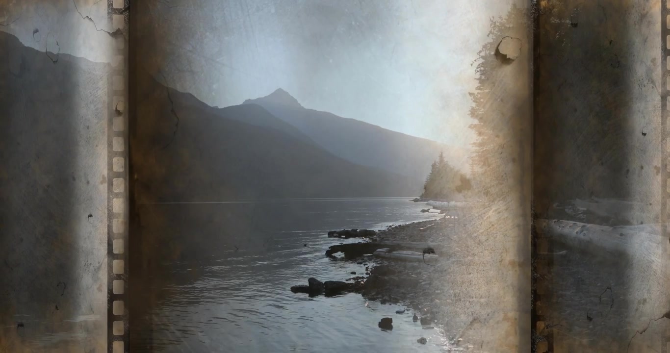Fjellvannkysten forblir, mens et bluss tennes nær fjellryggen, med drivende filmstøv, venstre perforering og høyre brennemerke.