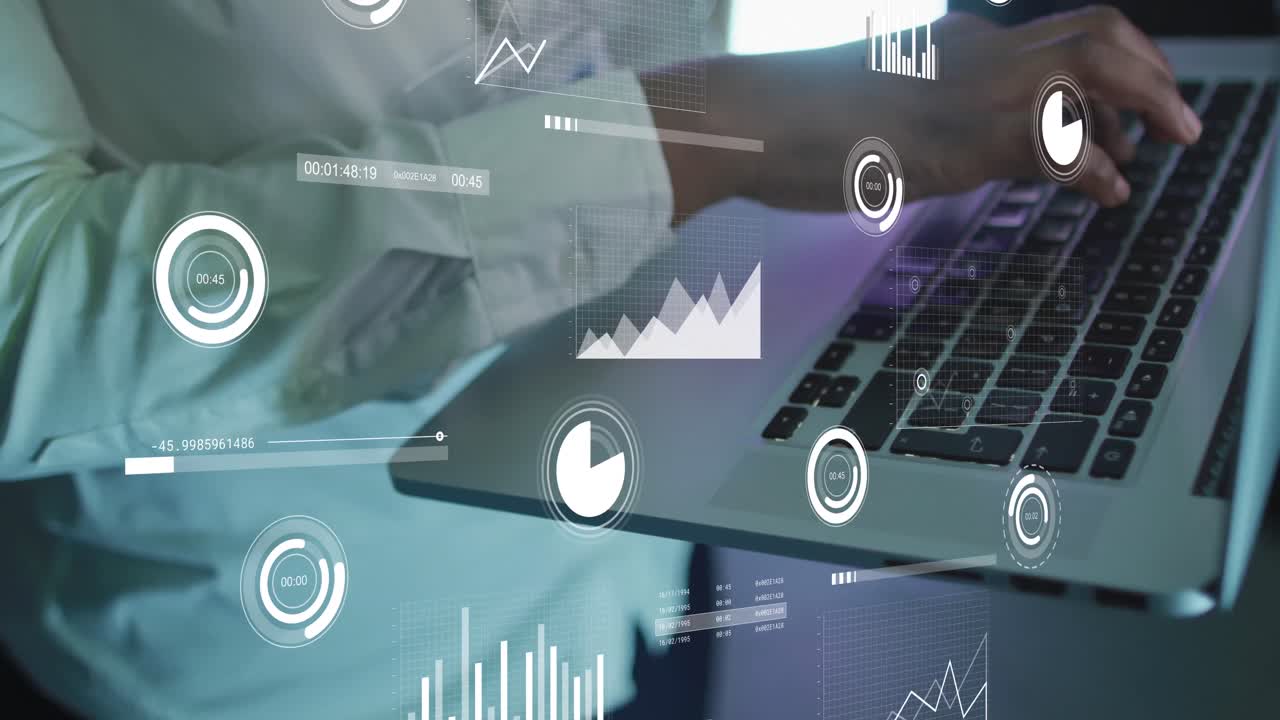 animación de procesamiento de datos sobre hombre afroamericano ingeniero de ti con computadora portátil.