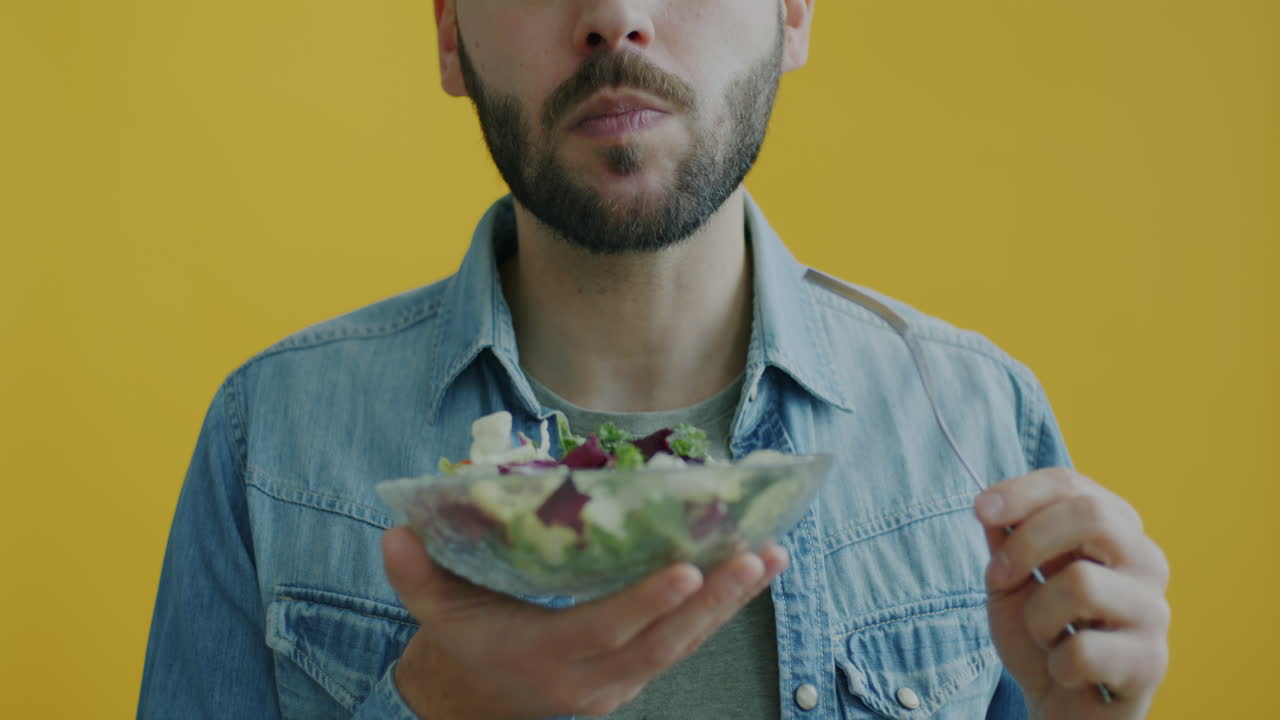 Man eating a healthy salad