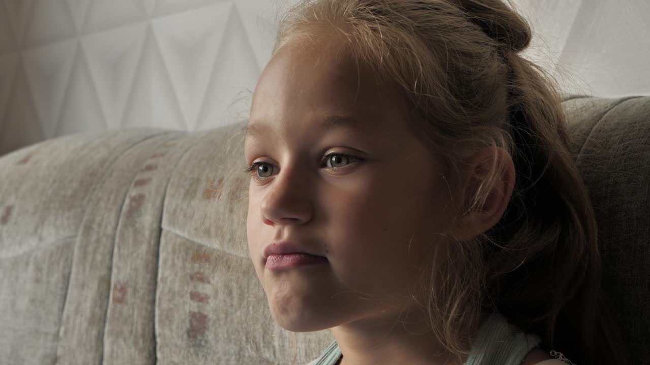 una niña con hermosos ojos