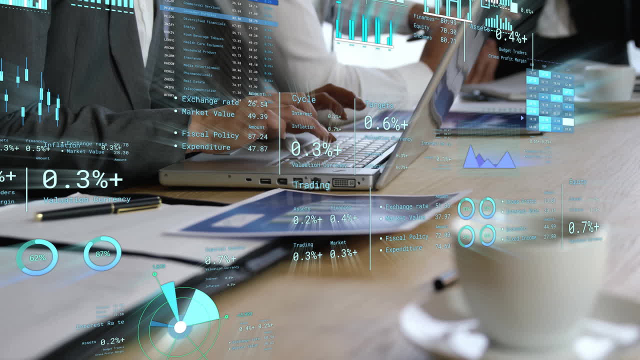 animazione dell'elaborazione dei dati su diversi uomini d'affari in ufficio