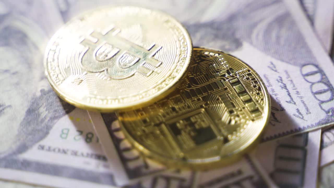 criptomonedas y dólares estadounidenses.