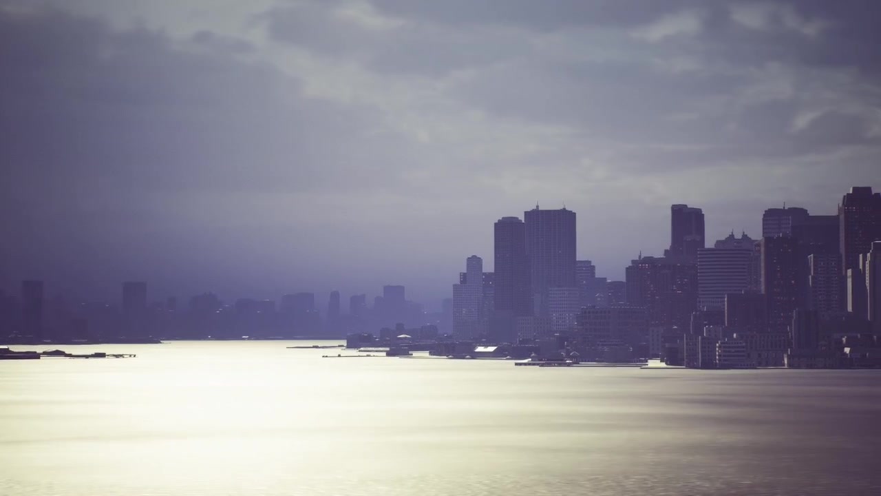 Pırıl pırıl sularıyla güneşli Miami, parlayan körfez sularıyla ışıltılı Miami silüeti.