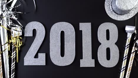 zilveren cijfers van 2018 op een zwarte achtergrond.