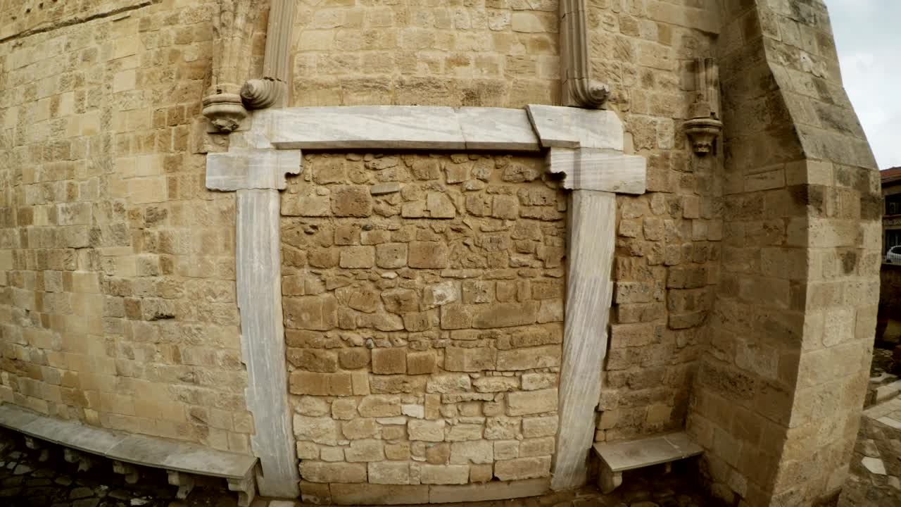 extraña reconstrucción chipriota de la catedral de santa sofía