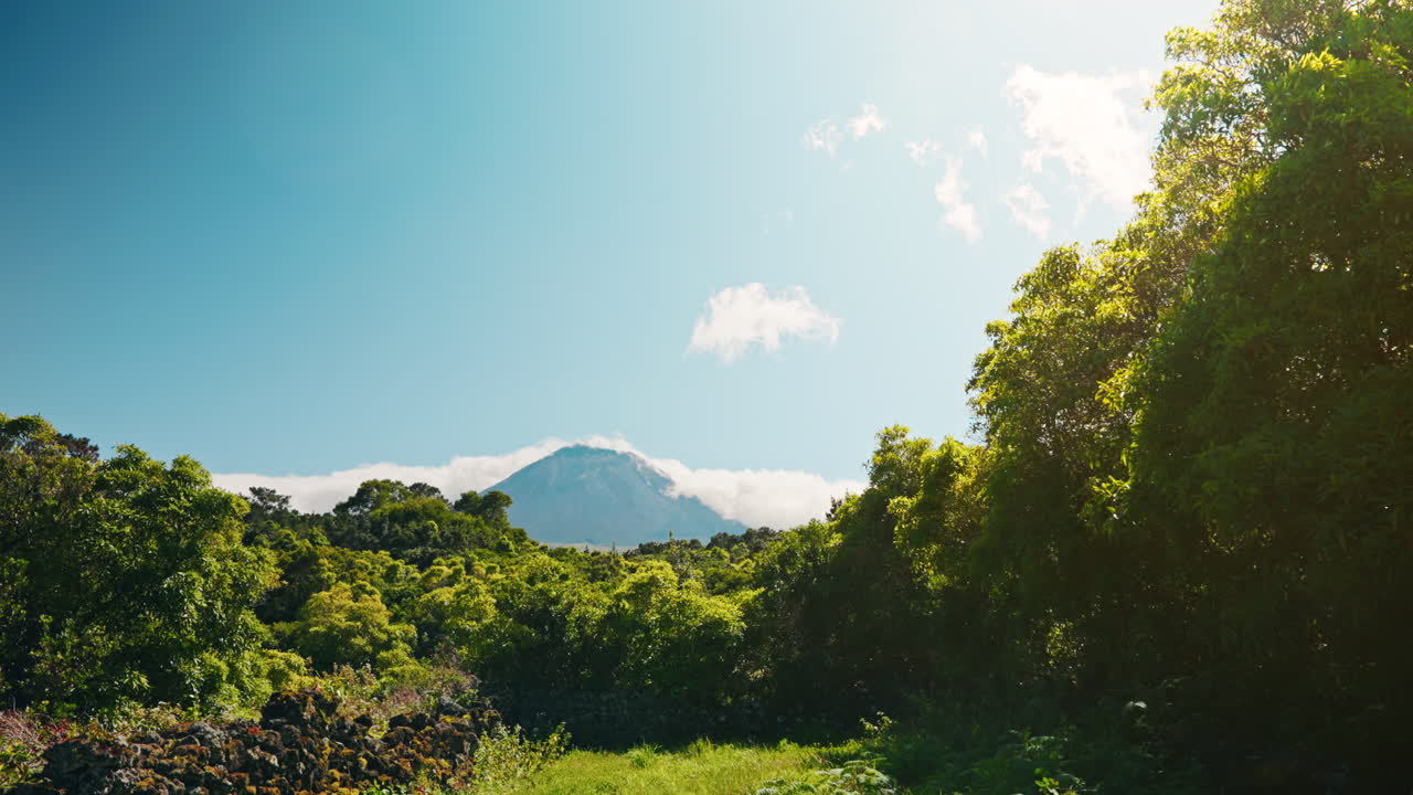 포르투갈 아조레스 제도 에 있는 피코 산 의 넓은 사진