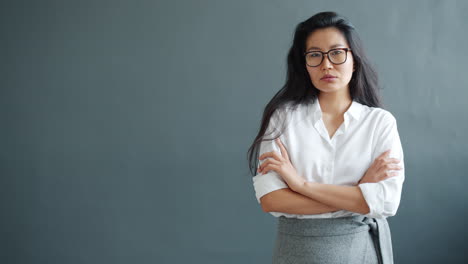 mujer de negocios confiada