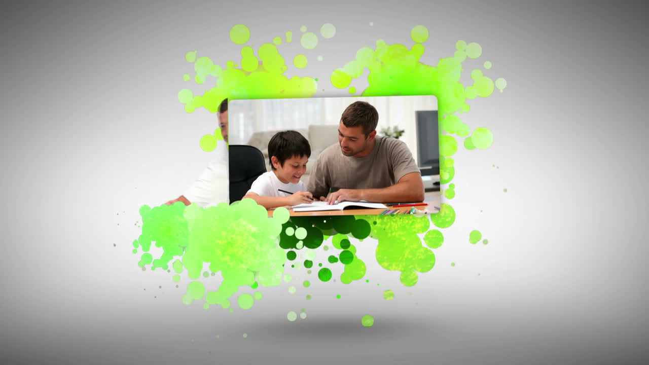 hombre mostrando a sí mismo con su familia