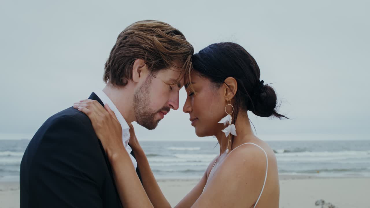해변에서 로맨틱한 결혼식