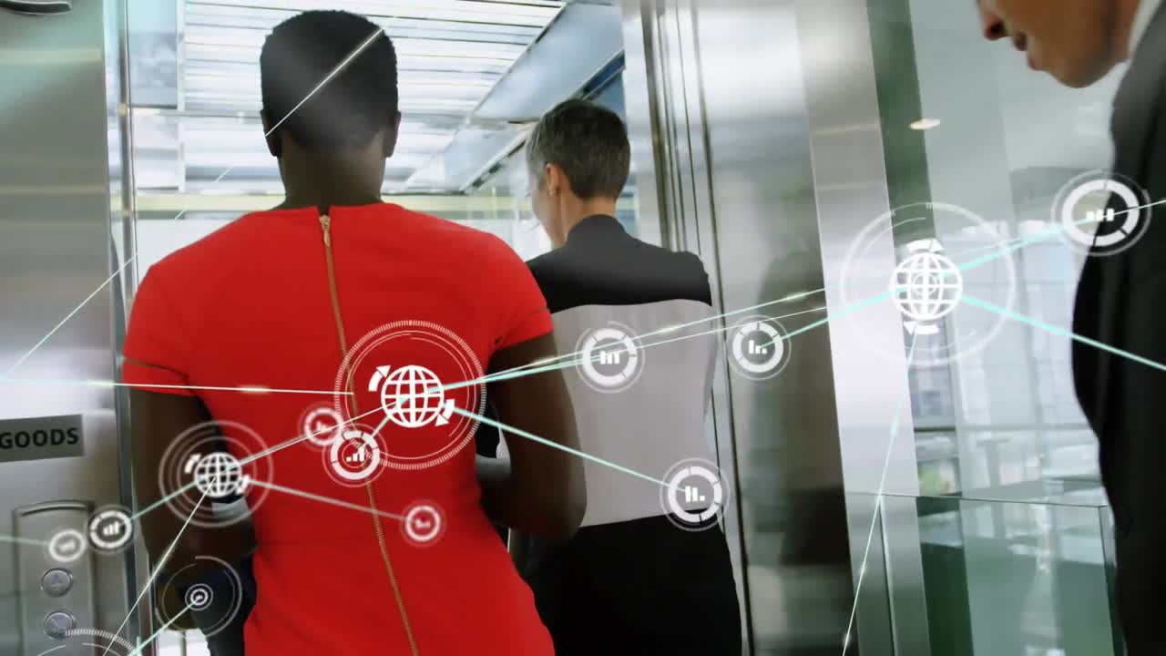 Réseau d'icônes de profil sur fond de gens d'affaires diversifiés entrant dans l'ascenseur au bureau