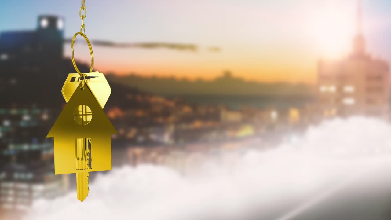 animación de modelo de casa dorada con llave sobre vista aérea desfocada del paisaje urbano al atardecer.