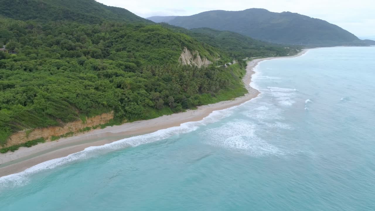vista aerea del paisaje de las costas sur de republica dominicana desde barahona