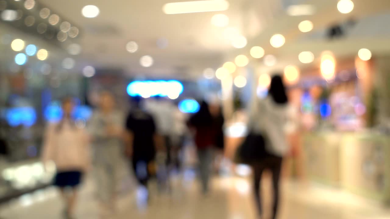 쇼핑몰에서 사람들의 흐릿한