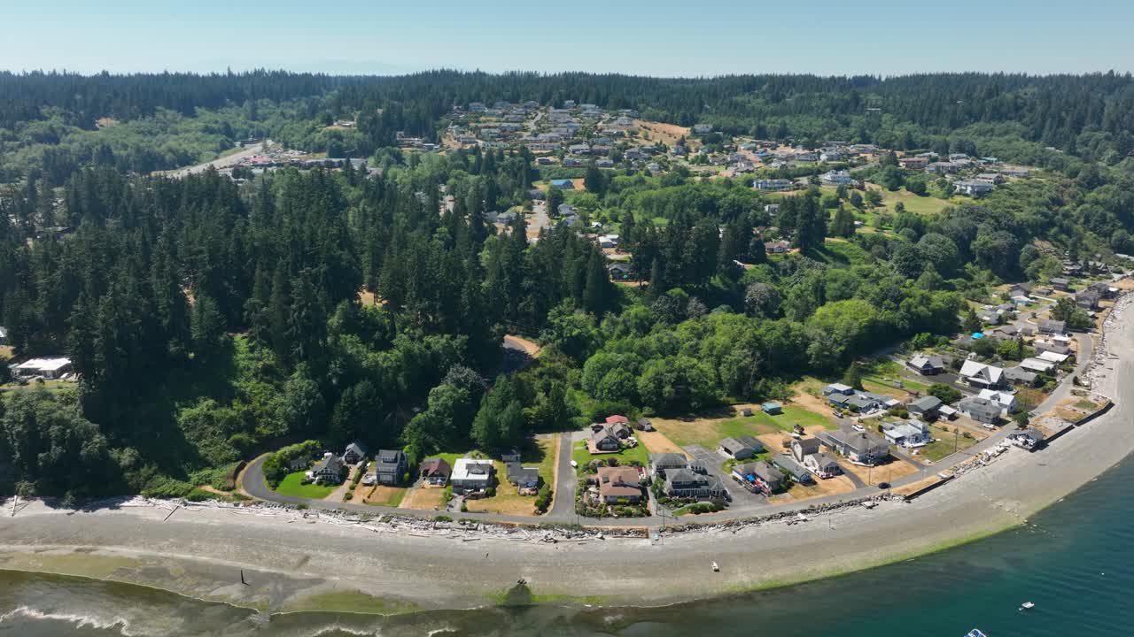 워싱턴주 클린턴 인근 해안에서 무인 항공기가 발사됐다.