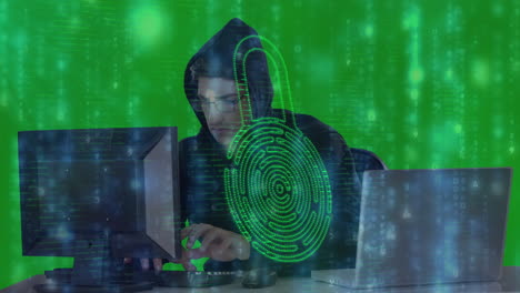 procesamiento de datos de seguridad cibernética sobre un hacker masculino usando portátil y computadora contra pantalla verde