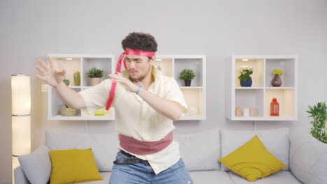 el karate del hombre gracioso.