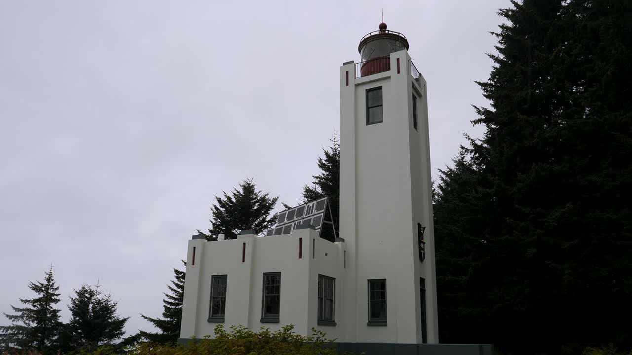 O Farol de Sentinel Island é um farol no Alasca adjacente ao Lynn Canal