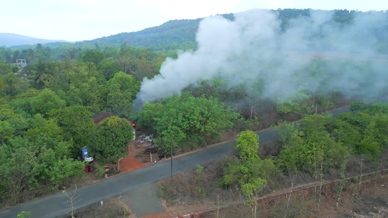 vista a vista de pájaro de la vegetación del pueblo en malvan