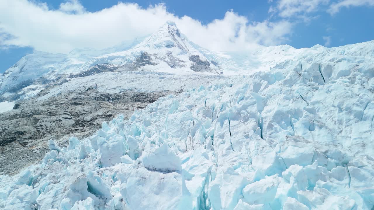 Impressive glacier and snow-covered mountain slopes of Hualcán in Peru’s Cordillera Blanca, a stunning high-altitude Andean landscape