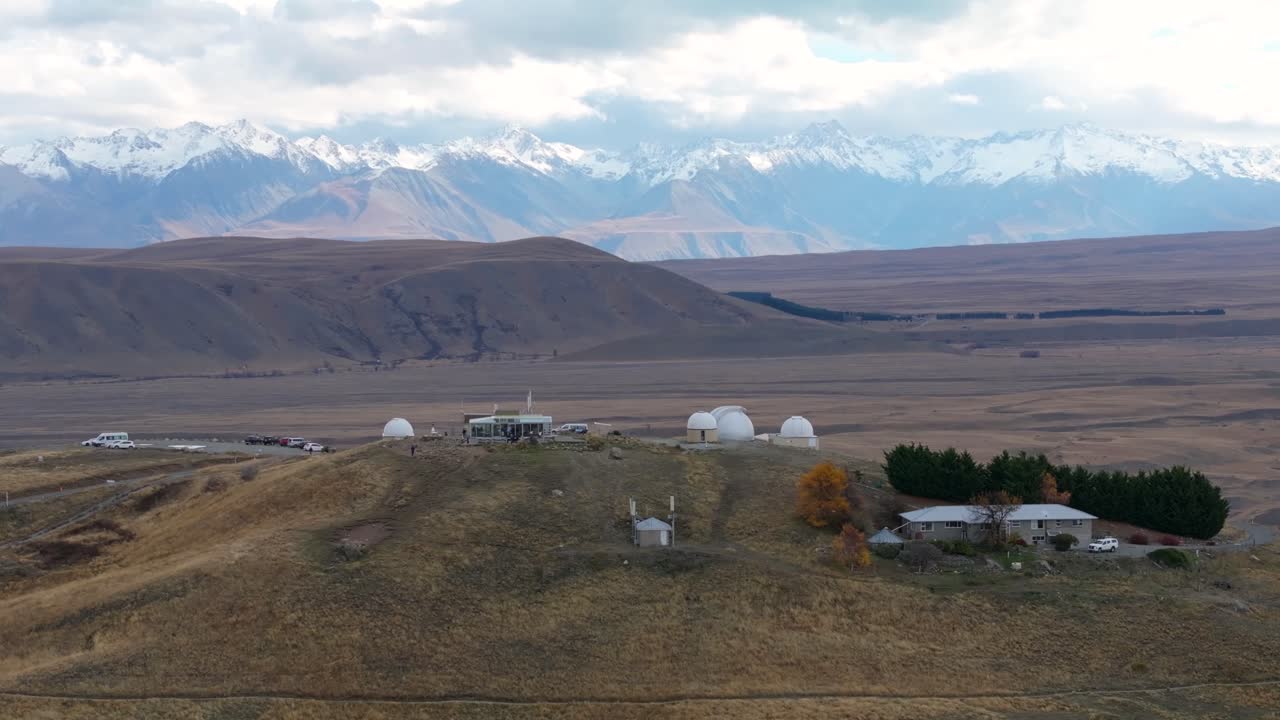 прекрасный новозеландский горный пейзаж, с воздуха