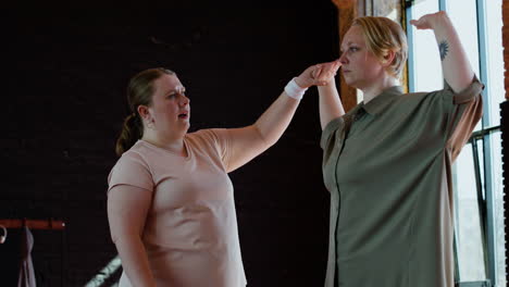 Women-during-dance-lesson