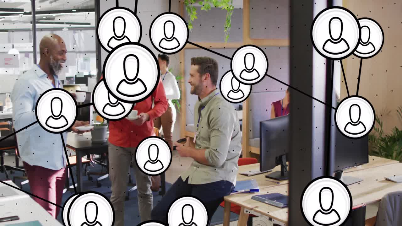 animación de la red de íconos de perfil contra tres hombres diversos discutiendo juntos en la oficina
