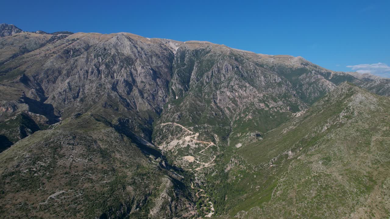 montaña cika en el sur de albania: un pintoresco destino para los entusiastas del senderismo y la escalada