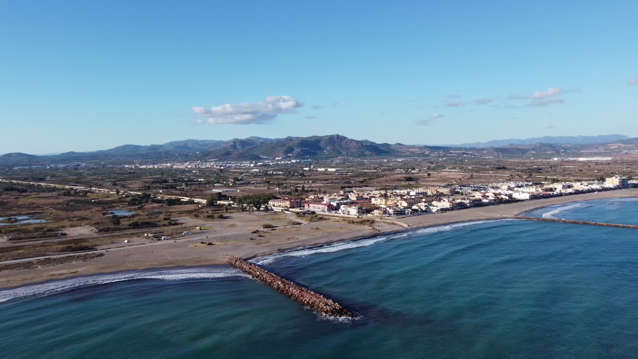 costa periferia de valencia, españa, área no desarrollada playa virgen, aérea