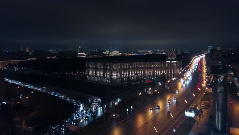 Das-Juri-Gagarin-Denkmal-In-Moskau-Bei-Nacht