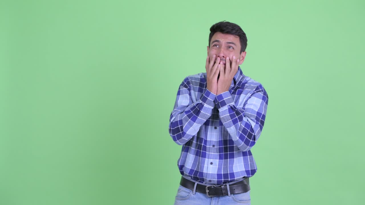 joven y guapo hombre hispano