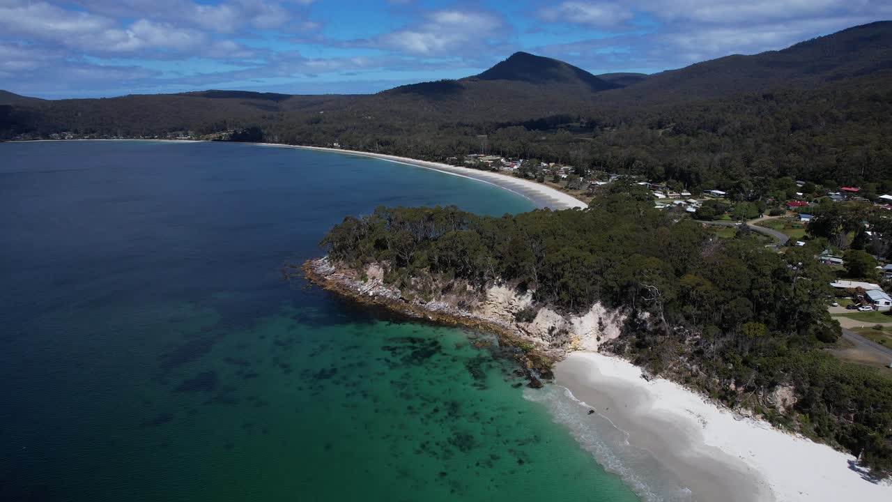 Luftfoto af Hanssons Beach, Adventure Bay, Tasmanien, Australien
