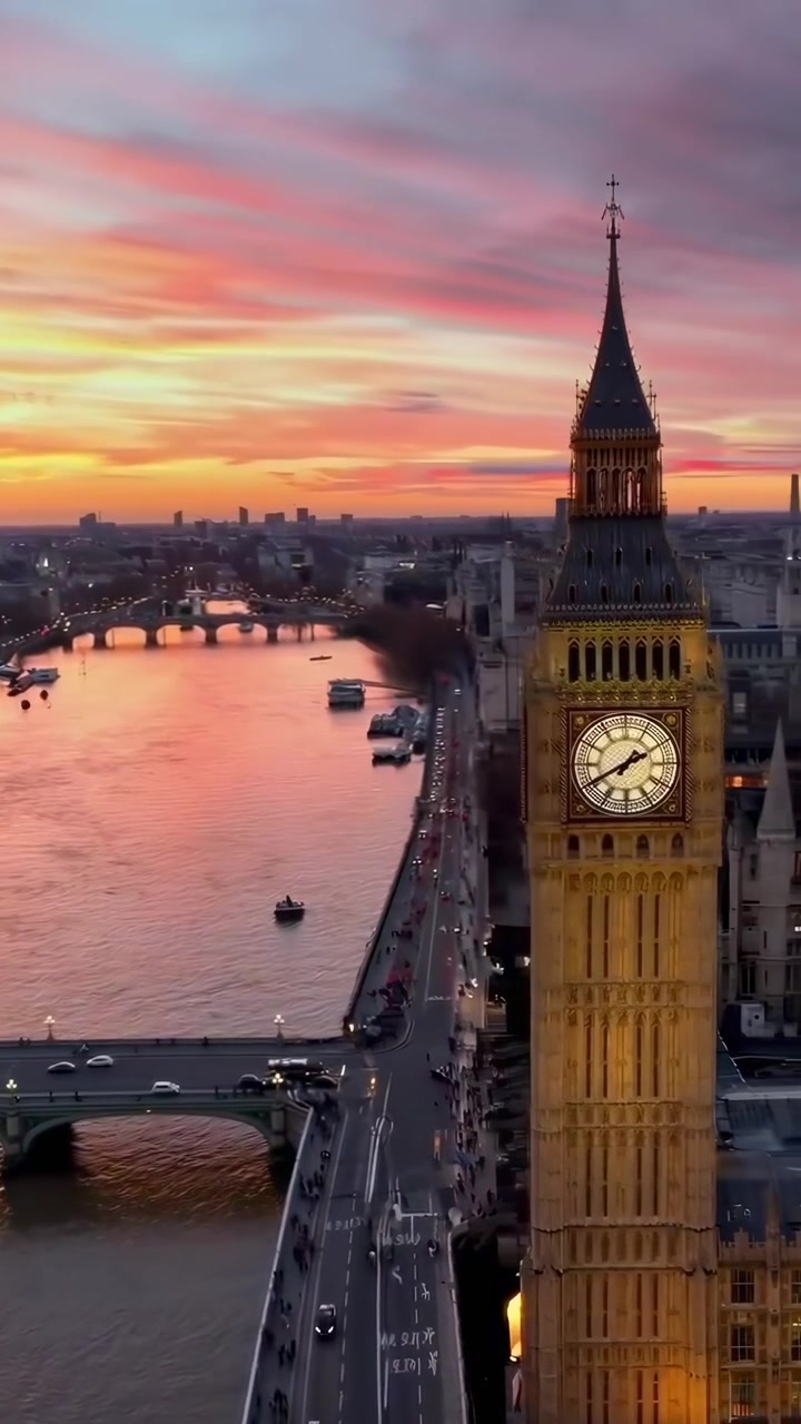 Magnifique coucher de soleil sur Big Ben et la Tamise à Londres
