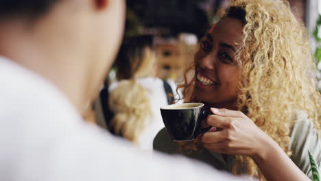 Paar-Trinkt-Kaffee,-Romantisches-Date-Café