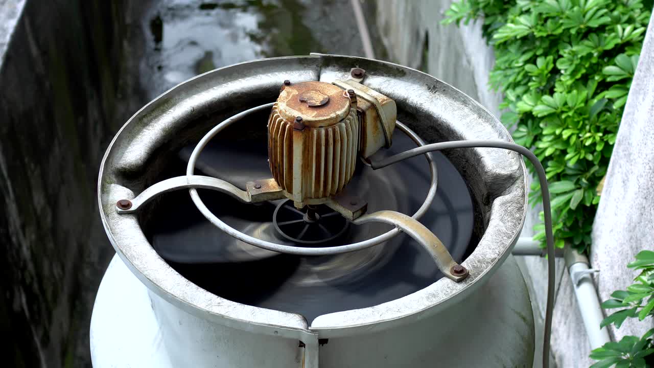 3단계 인덕션 모터: 기능은 물을 배수하거나 프하는 것이며, 외관은 고 얼룩진 상태입니다.