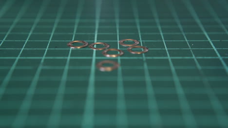 el diseñador profesional toma los detalles del ojo de plata en primer plano