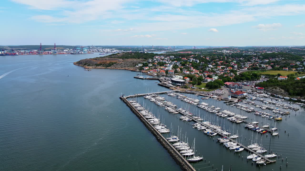 Piękny widok na wybrzeże Långedrag, Göteborg, Szwecja – ujęcie lotnicze.