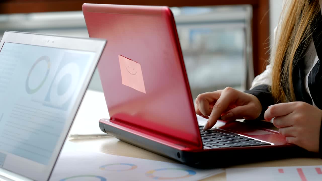 Tastekursus, kontormedarbejder, lave computerfærdigheder