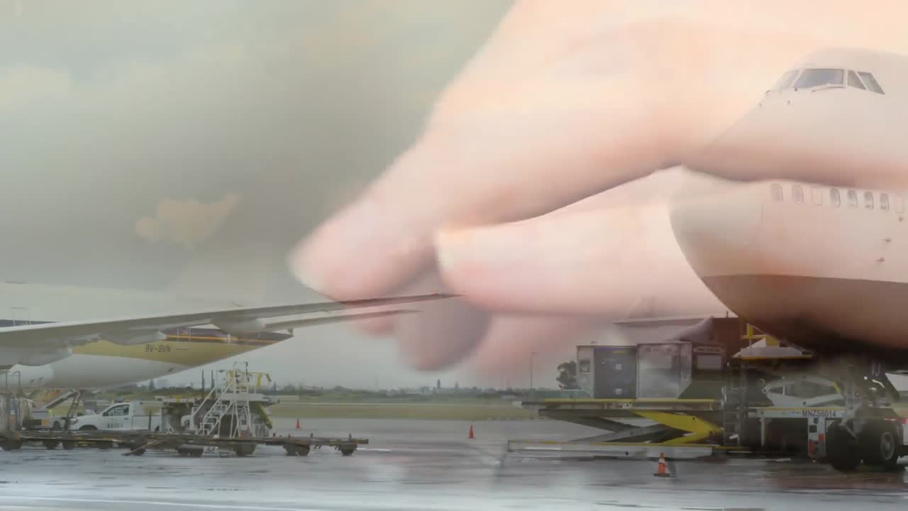 키보드 에 타이핑 하는 사람 을 상대로 공항 에서 비행 하는 비행기