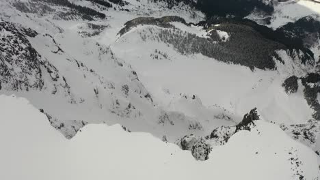 Acantilados-Nevados-En-La-Cara-Norte-Del-Monte-Currie-Cerca-De-Pemberton-Bc,-Canadá