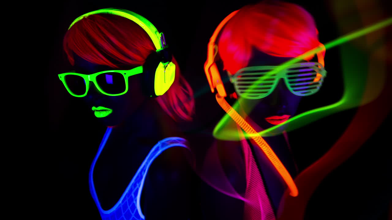 mujer uv brillante 4k 48