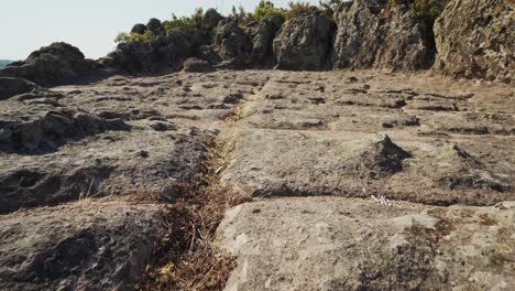 Felsen-Der-Tennen-Im-Thrakischen-Heiligtum-Harman-Kaya-In-Bulgarien