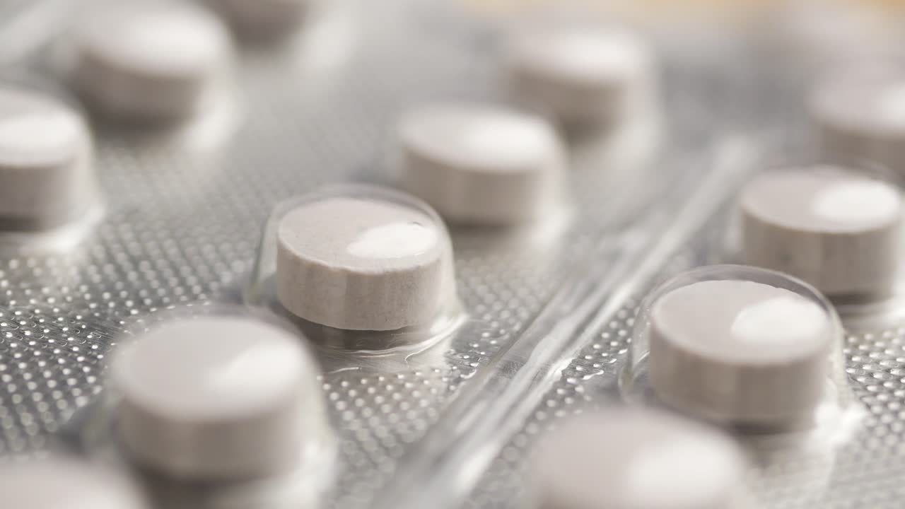 블리스터 패키지에 들어있는 약물의 클로즈업