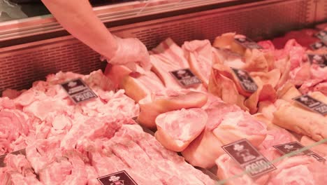 a meat shop specializing in fresh products. the scene shows neatly arranged meat on display counters, showcasing high-quality cuts in a clean and professional retail environment