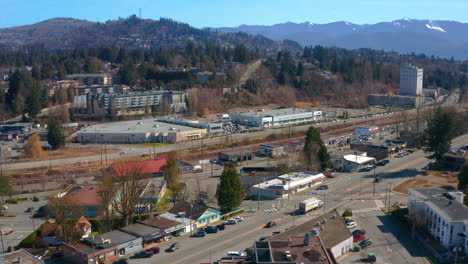vista aérea de un distrito comercial en fraser way en abbotsford bc