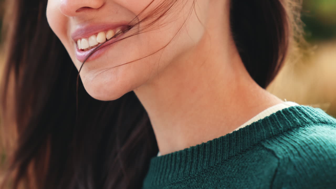 primer plano de una mujer sonriendo