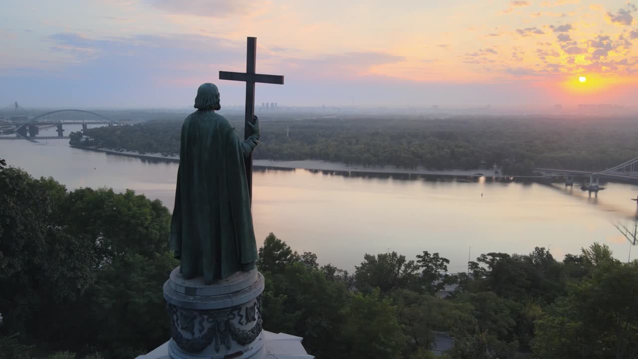 우크라이나, 키예프 아침 새벽에 - 블라디미르 대왕의 기념비