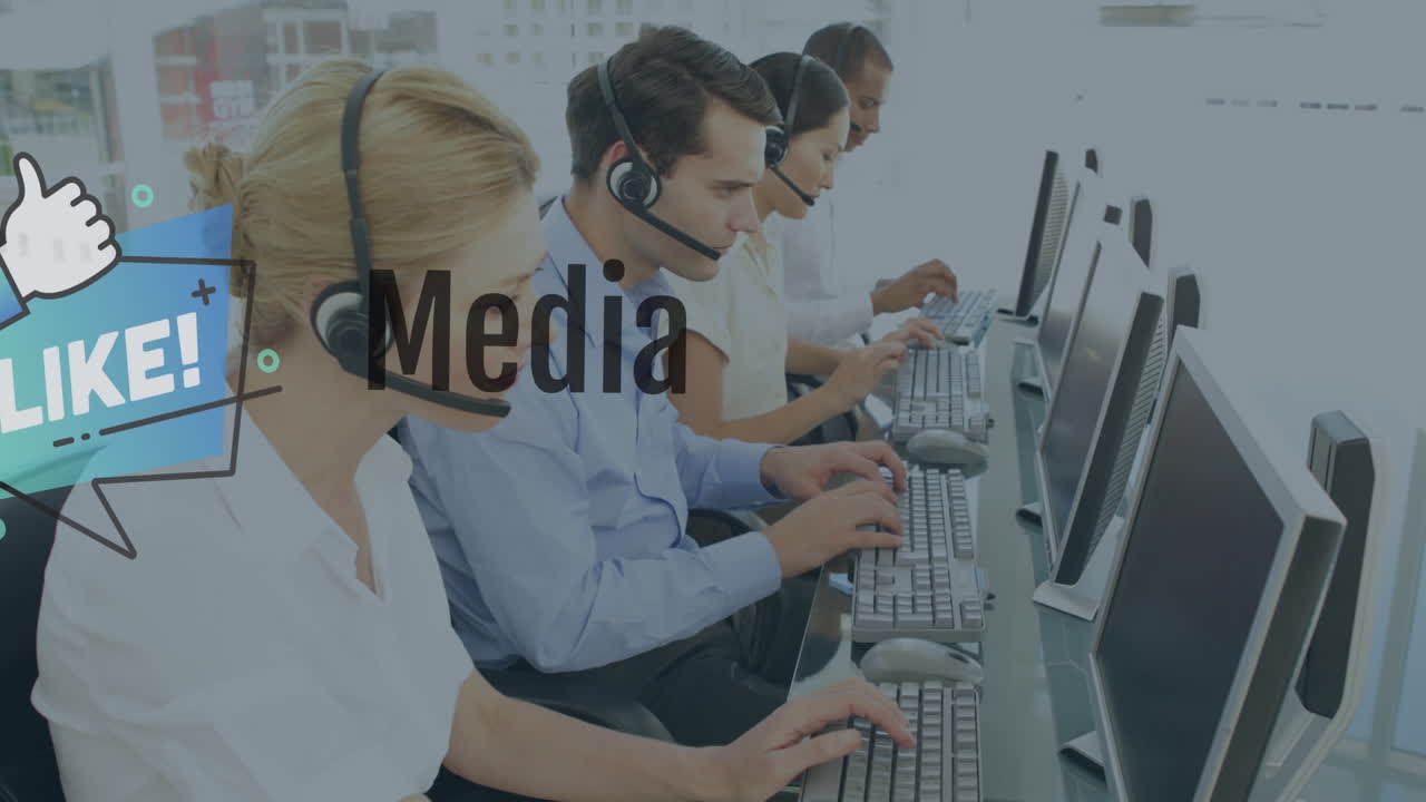 사무실에서 전화 헤드 ⁇ 을 사용하는 다양한 비즈니스 사람들에 대한 미디어 아이콘의 애니메이션