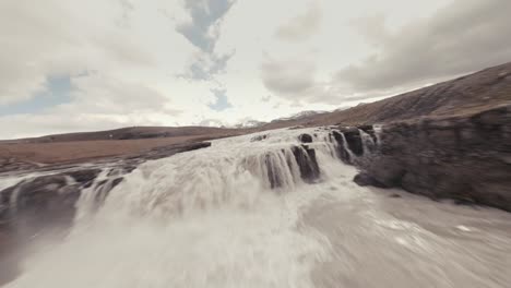 fotografía aérea de un río en islandia
