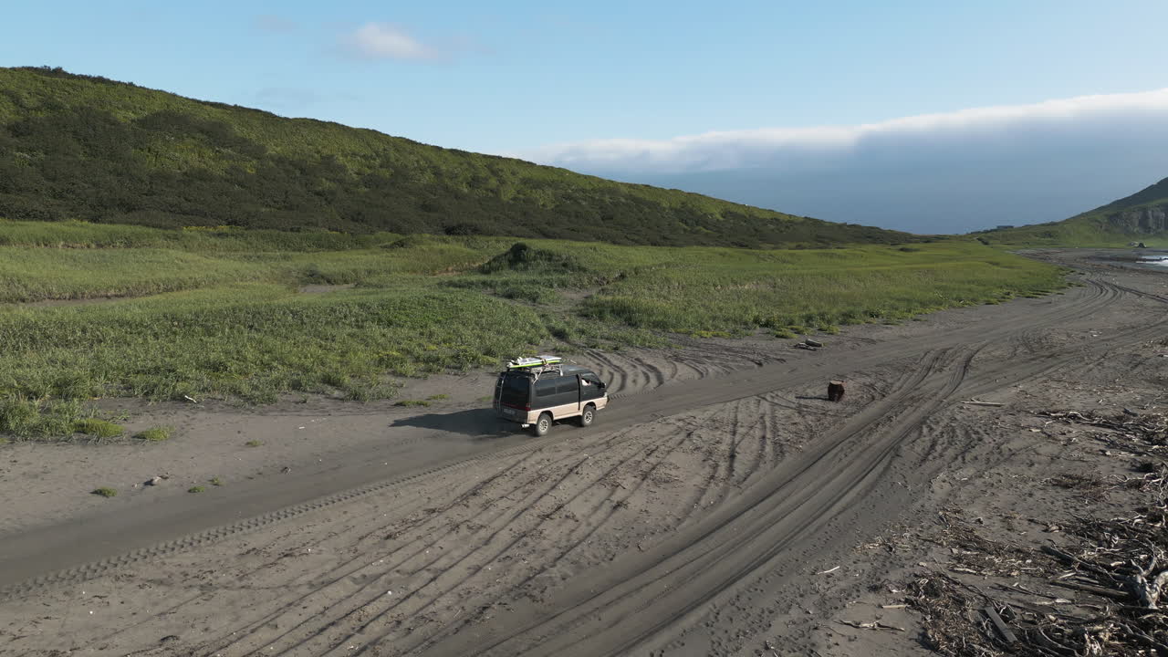 휴가 시간과 함께 밴 생활 탑승자가 앞으로 나아갑니다.