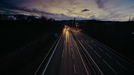 Zeitraffer-Des-Sonnenuntergangs-In-Krems-An-Der-Donau-Mit-Autolichtspuren